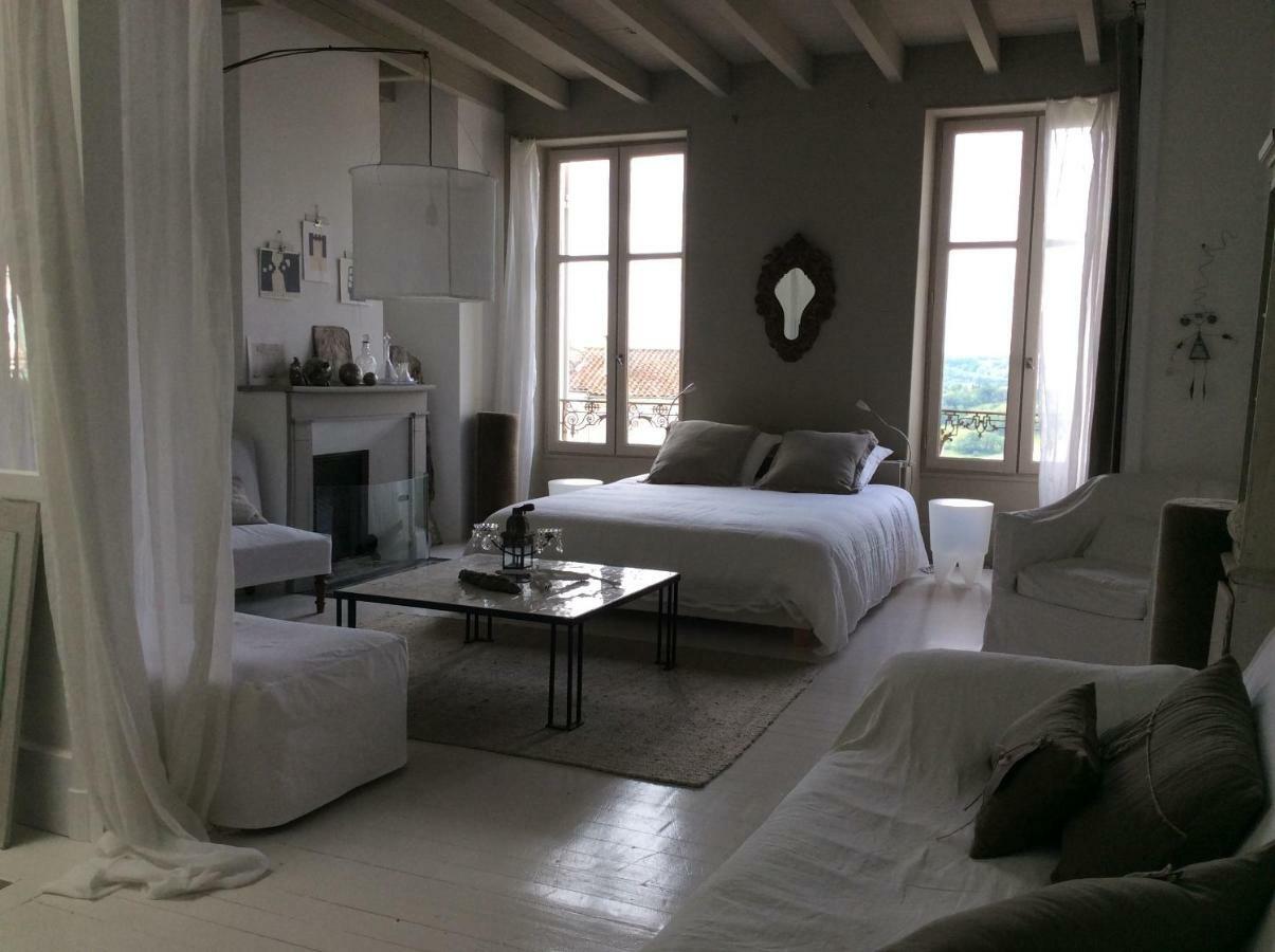 La Maison Sur La Place Penne-dʼAgenais Dış mekan fotoğraf